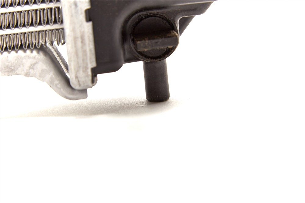 GM Genuine Parts Radiator 15258918 — image 5